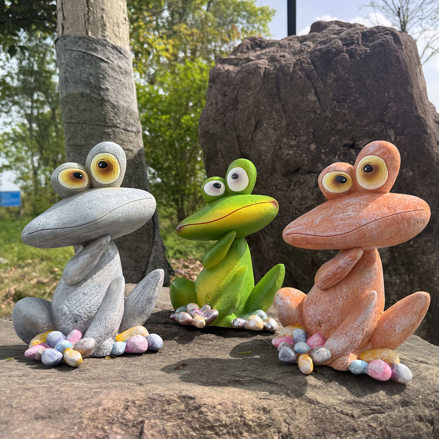 [Charming Frog] Rustic Resin Charming Frog Statues | Unique Outdoor Yard Accent, Cute Patio Embellishments, Mother's Day Gift, No Battery Required, Frog Garden Deco